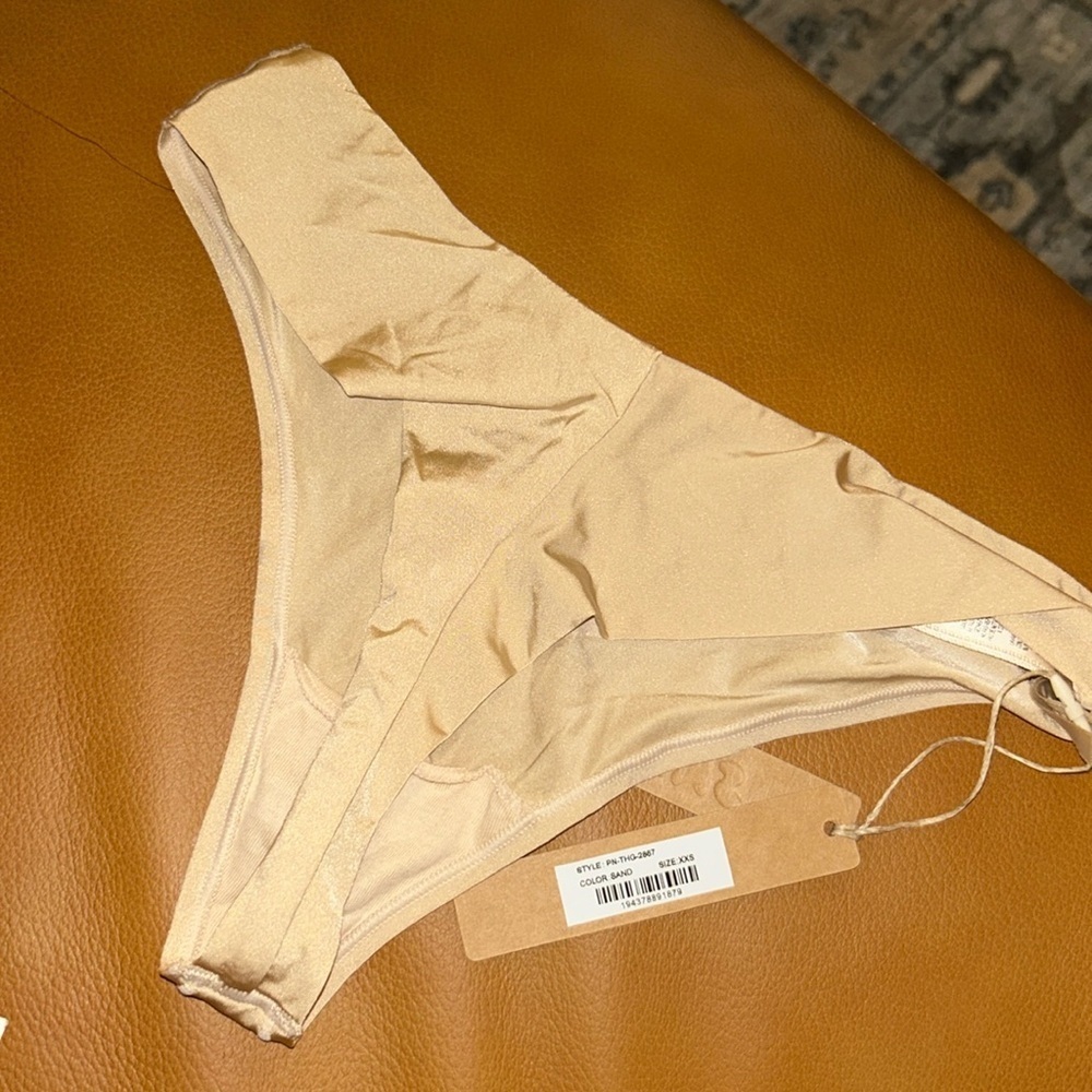 Skims Shine (B18) Foundations NWT SIZE XXS COLOR SAND